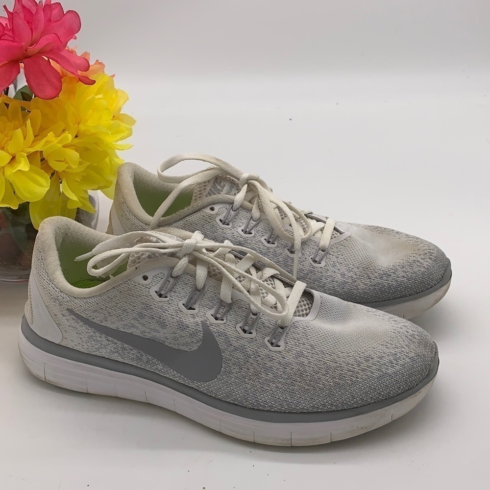 Nike Free Run White Gray Sneakers Sz 8.5. NK0277